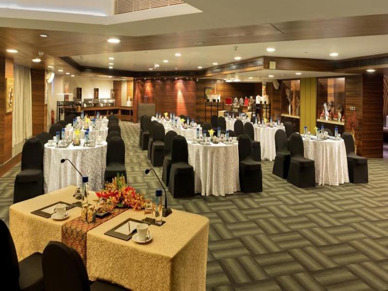 Hotel Sahara Star Mumbai Exterior foto The Royal