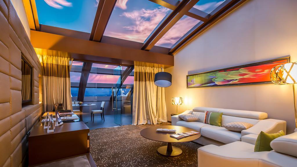 Hotel Sahara Star Mumbai Exterior foto Skylight Suite