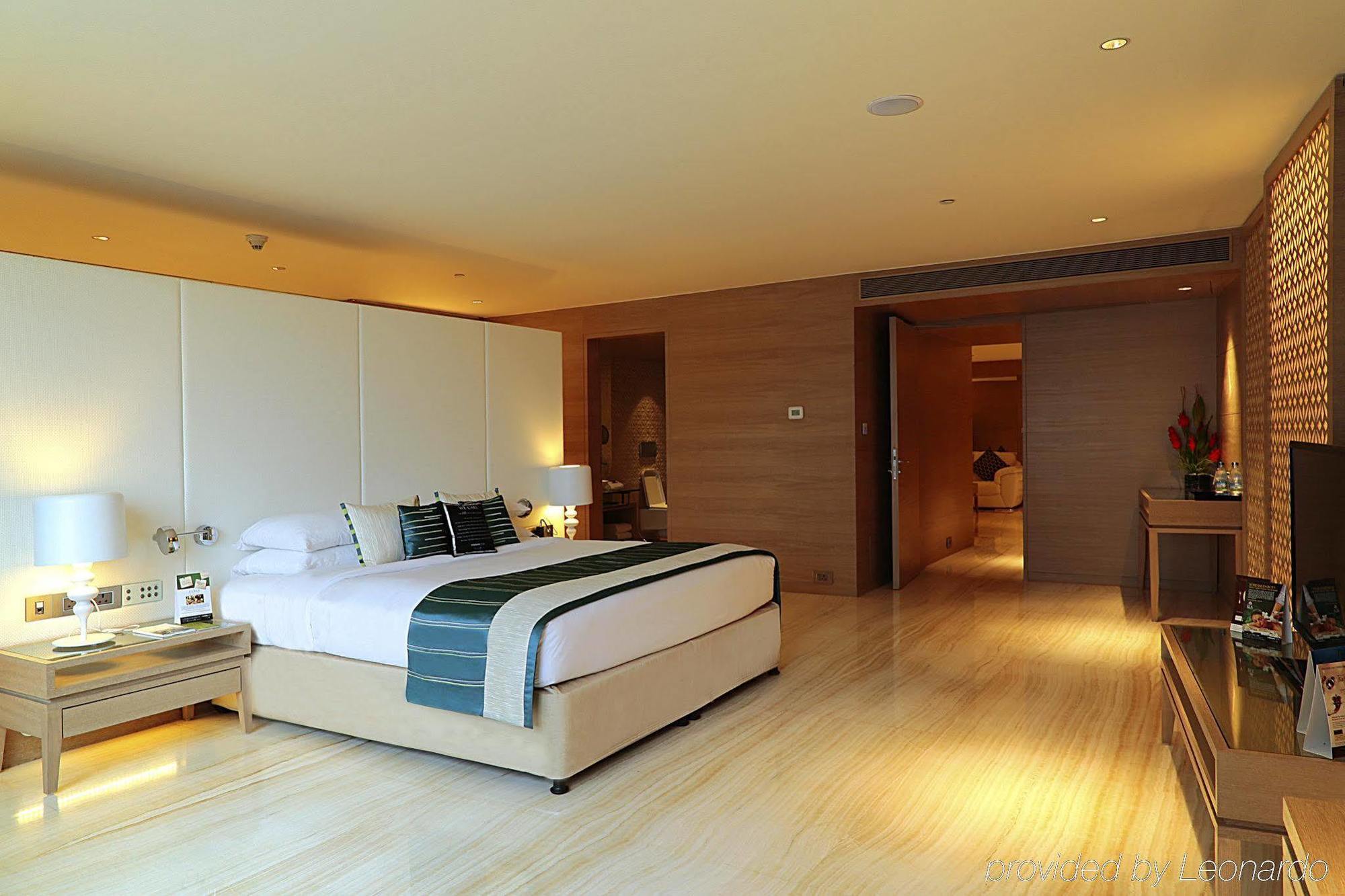 Hotel Sahara Star Mumbai Exterior foto A bedroom at the hotel